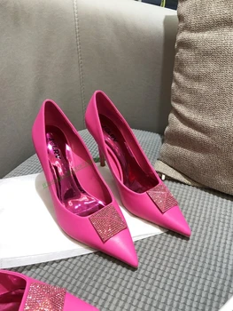 Обикновен женски нови обувки на висок ток с остър пръсти и квадратна катарама, модни розово-червени пикантни обувки на висок ток с кристали